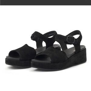 Clark’s Kimmei Way Suede Platform Sandals